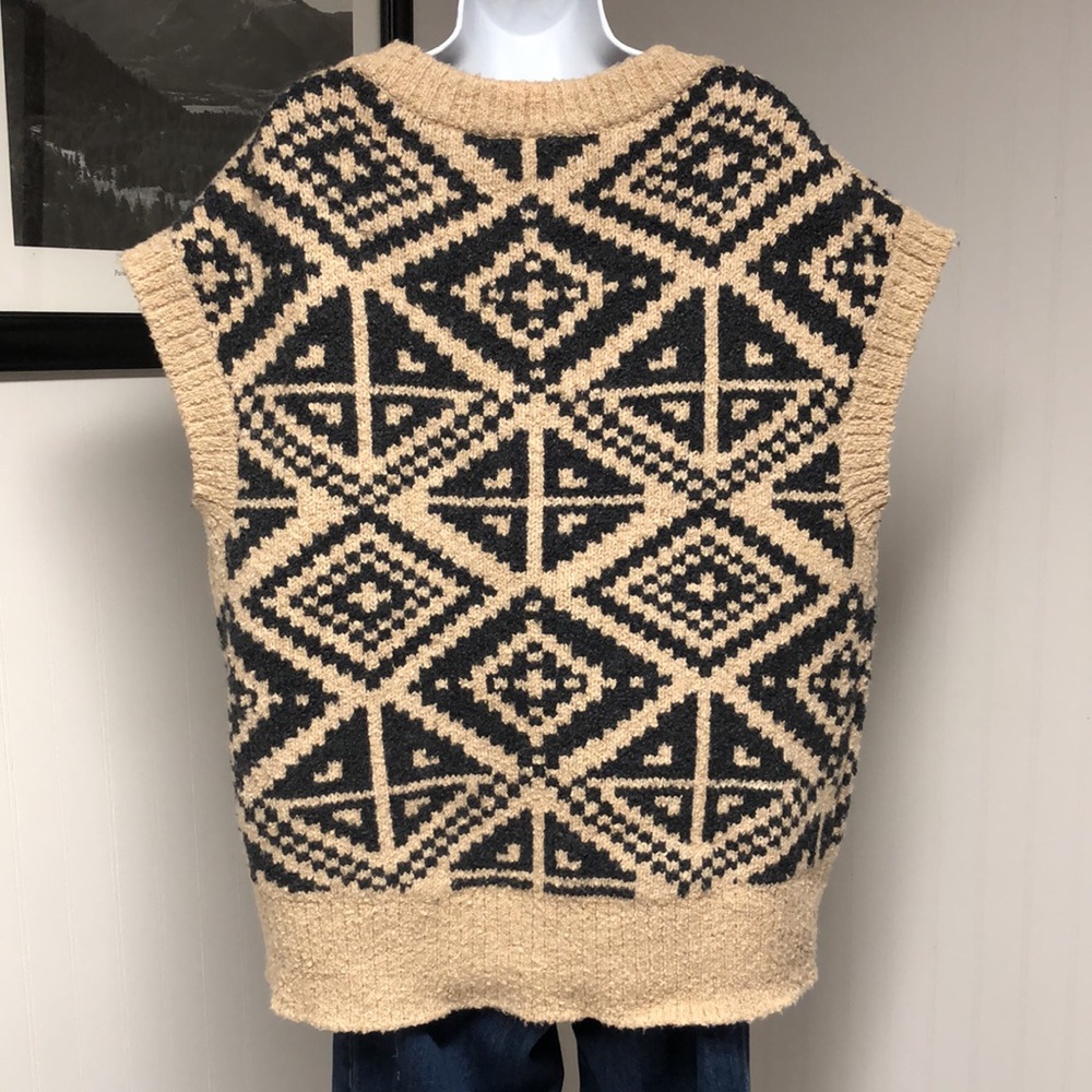 Women’s Banana Republic Gray and Beige Sleeveless Oversized Sweater Size M/L - Picture 2 of 3